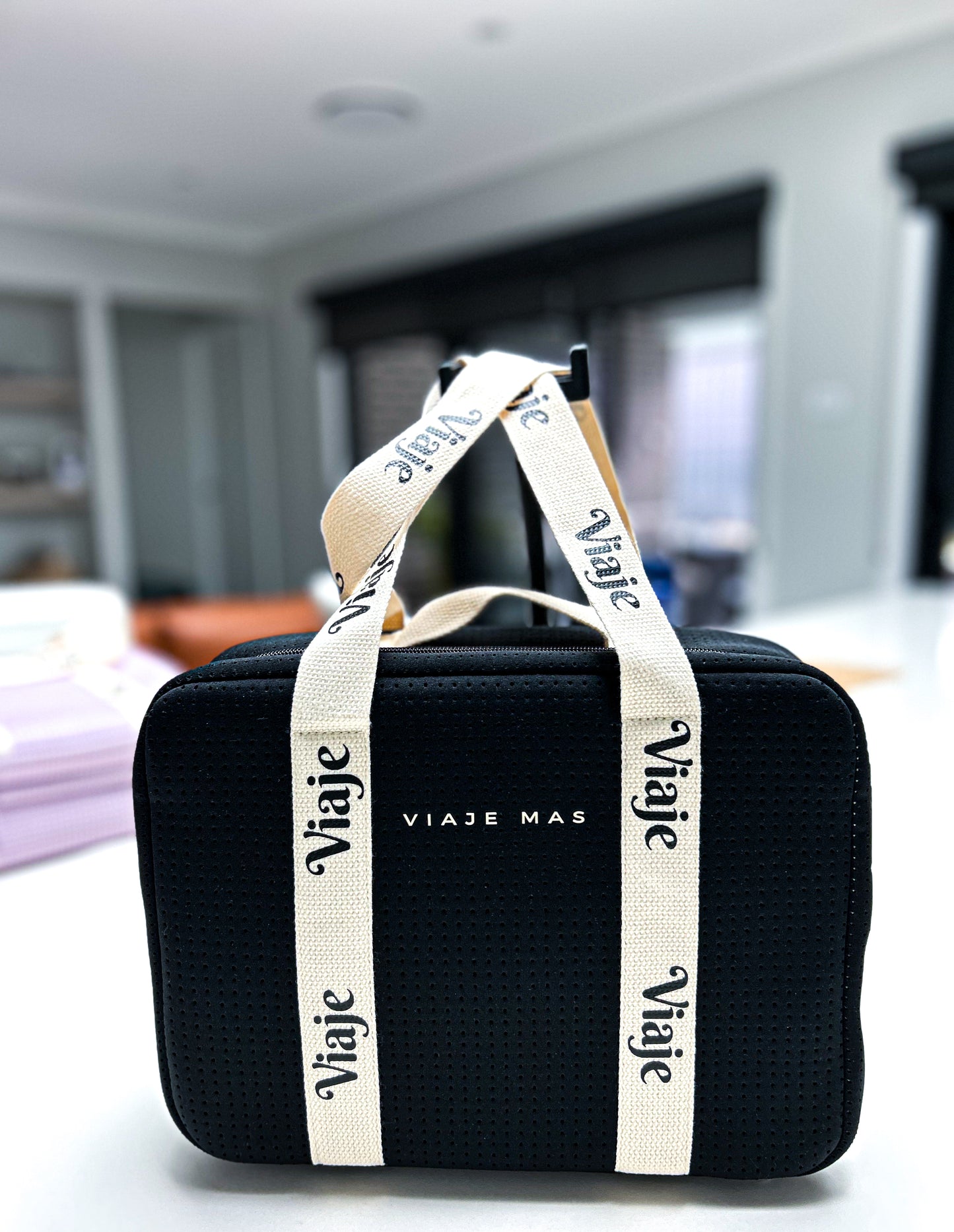 VIAJE MAS BLACK AND BEIGE MAKEUP TRAVEL BAG
