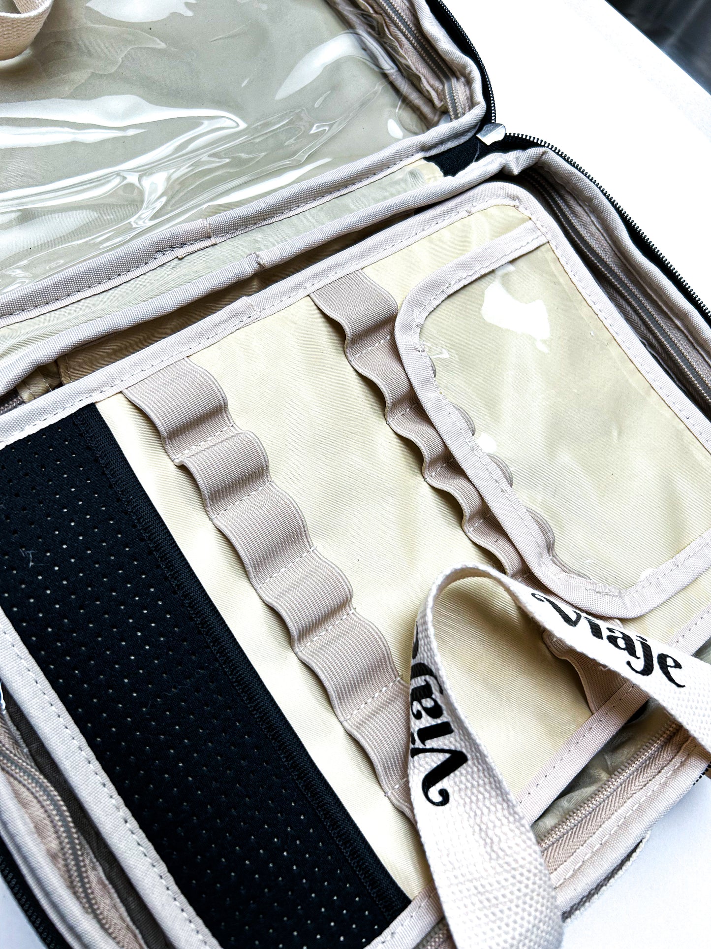 VIAJE MAS BLACK AND BEIGE MAKEUP TRAVEL BAG