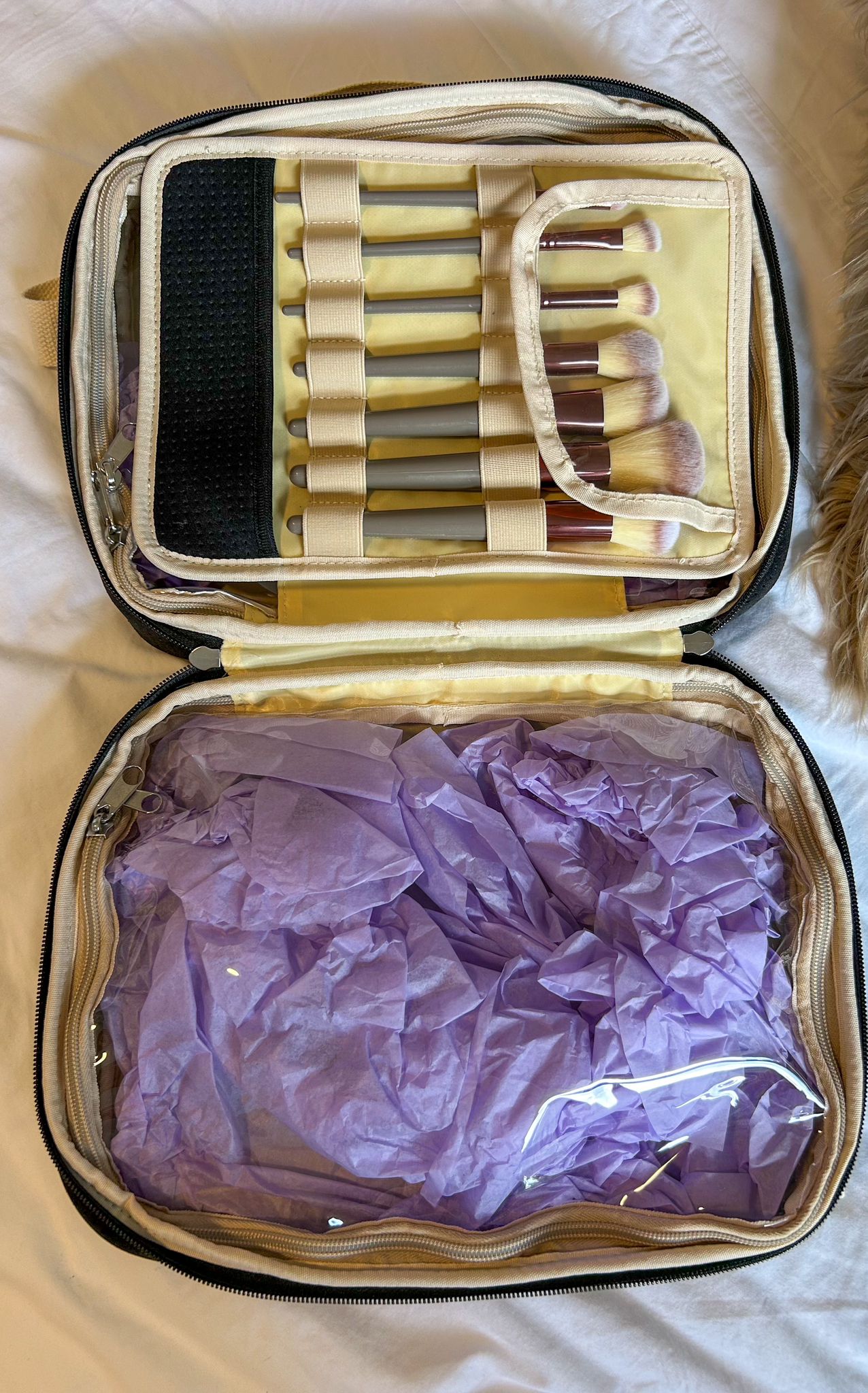 VIAJE MAS BLACK AND BEIGE MAKEUP TRAVEL BAG